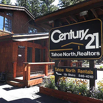 Kelly Smith showing a luxury home to clients in Tahoe